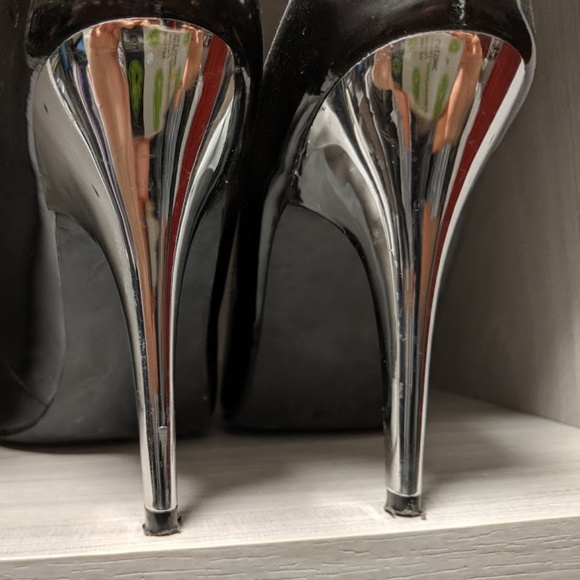 Black and Silver Steve Madden - Picture 5 of 5